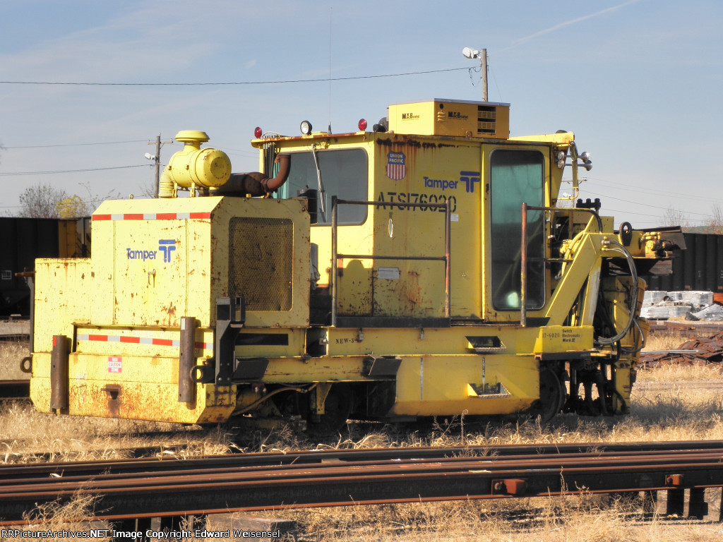 Mark II Switch Tamper sleeps on the east side near 119th St. 